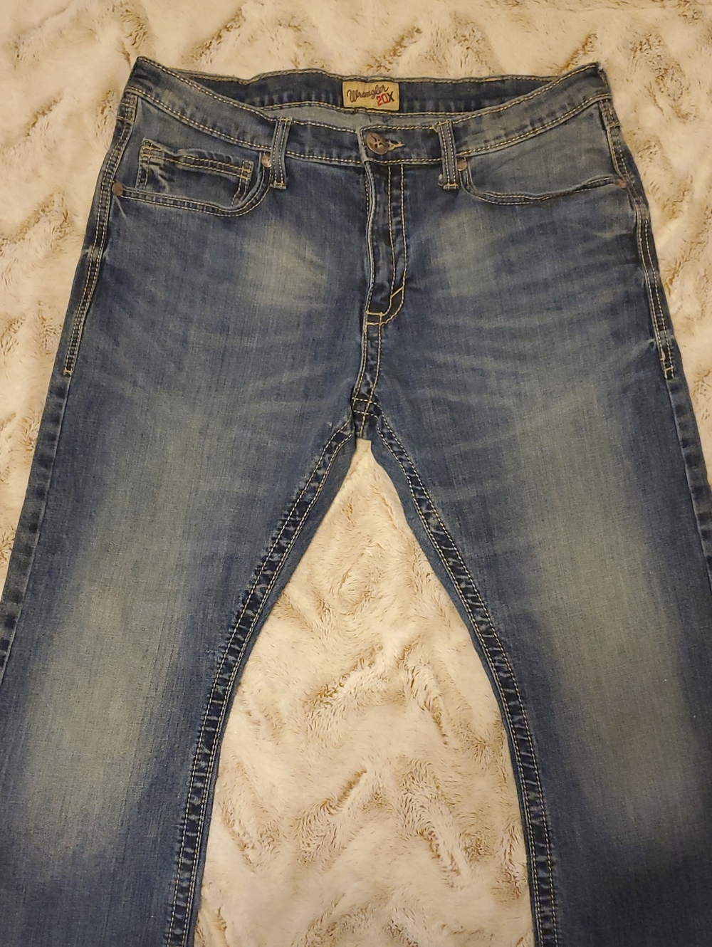 Wrangler Men’s Light Blue Straight Jeans